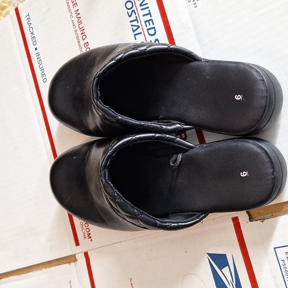 BLACK LEATHER SLIP ON SANDLES SIZE 6 - Picture 2 of 4